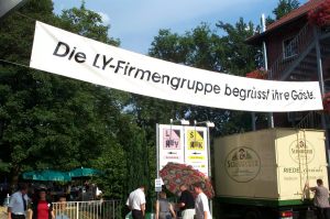größer..